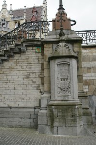 Cool bridge featu - wait - is that a picture of a disembodied zombie head?  